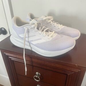 Adidas Women's White Athletic Shoes. Great for running/walking!